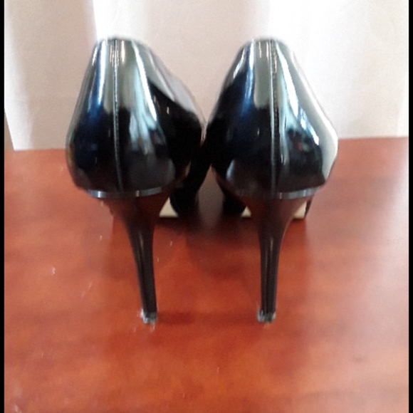 Patent leather peep toe heel - Picture 3 of 5